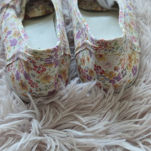 Call It Spring Cream and White Floral Loafers Summer Women's Shoes US 6 - Picture 4 of 7